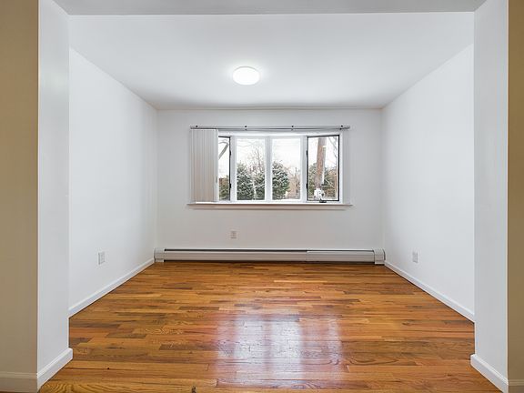 4th image of 326 S 10th St Floor 1