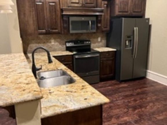 4th image of 1406 Clydesdale Way