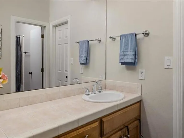 2513 Kings Dr — Photo 13