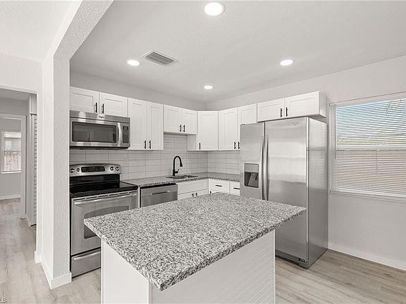 2nd image of 2056 Garden LN