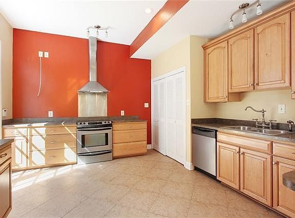 5th image of 2100 Napoleon Ave