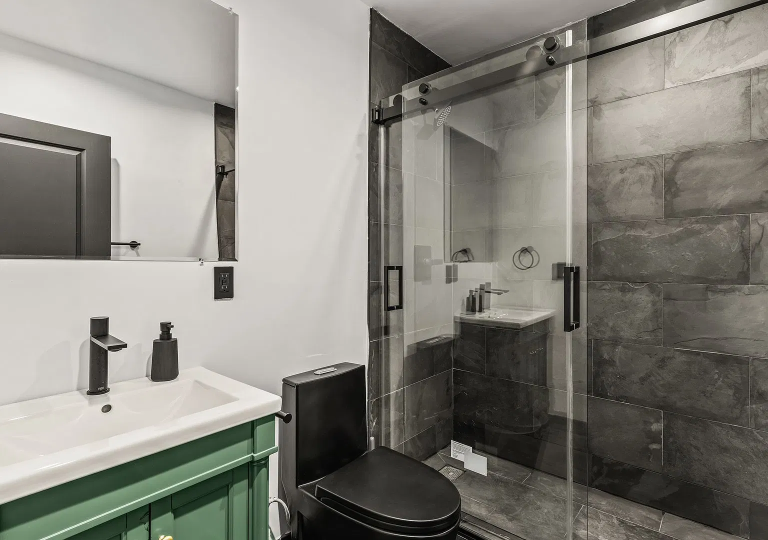 A 4 bedroom, 3 bathroom apartment with a dining room & a fully functional kitchen at 10799 Ohio Ave. — Photo 2