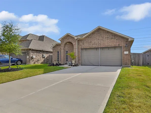 8026 Brooks Crossing Dr, Baytown, TX 77521