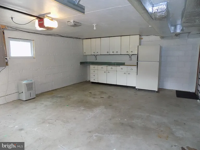 138 S Abingdon St — Photo 30