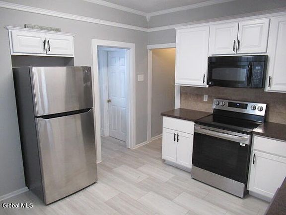 4th image of 210 3rd Street