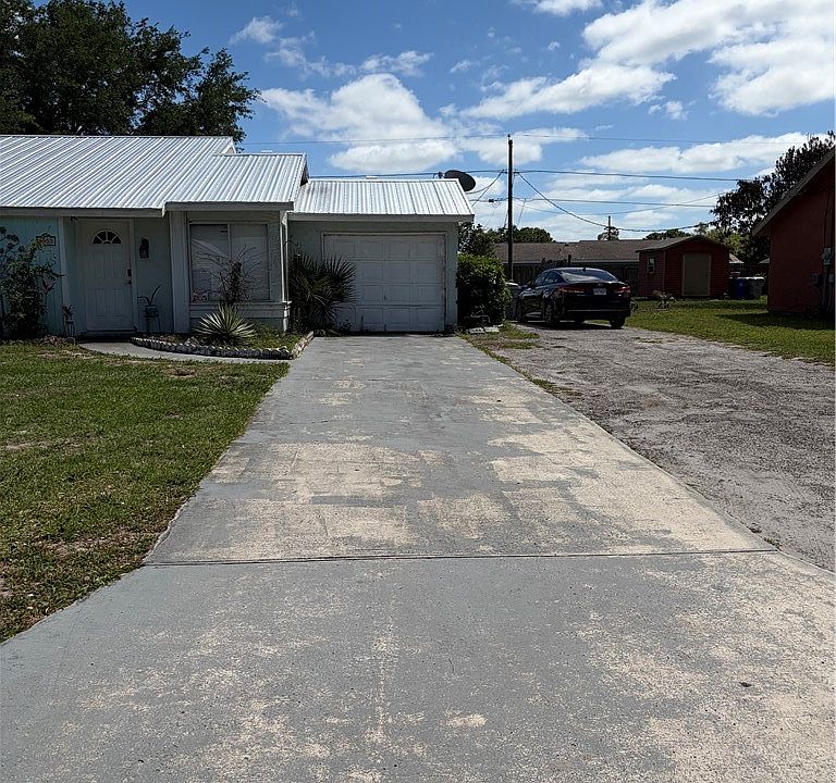 1st image of 1055 23rd Pl SW