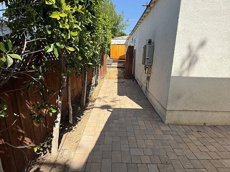 10610 Rhodesia Ave — Photo 34