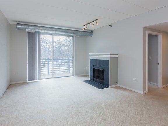 3rd image of 1100 W Montrose Ave APT 304