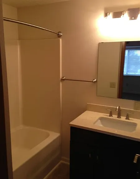 Regal Oaks Luxury Apartments — Photo 10