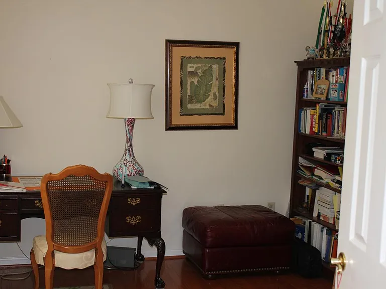 10006 Manor Pl — Photo 8