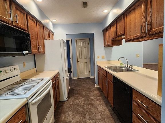 3rd image of 870 King Ridge Dr