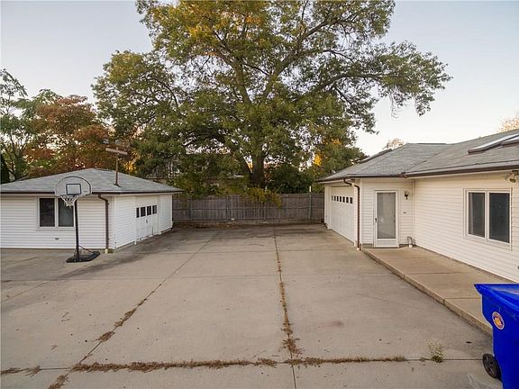 4th image of 1 Villa Dr