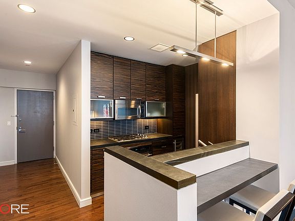 3rd image of 101 W 24th St APT 26H