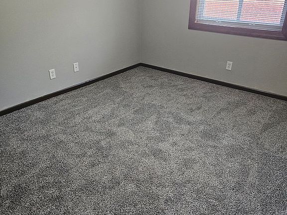 5th image of 5012 Ingersoll Ave #302