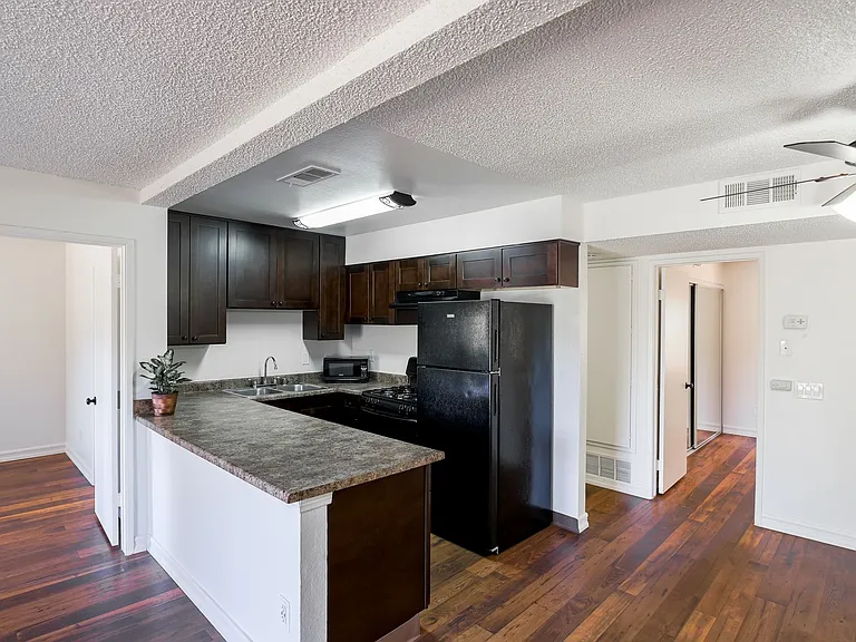 Peppertree Apartments — Photo 61