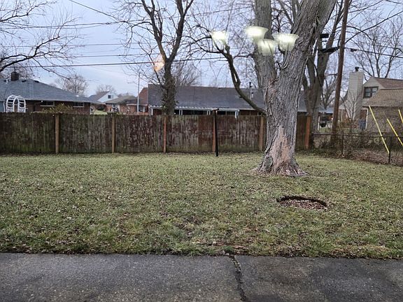 2nd image of 5663 Shady Oak St