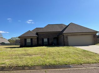 139 Oakleigh Dr, Batesville, MS 38606