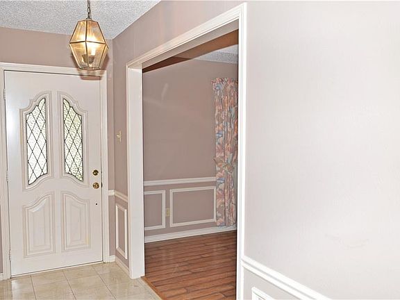 4th image of 804 Westgate Dr
