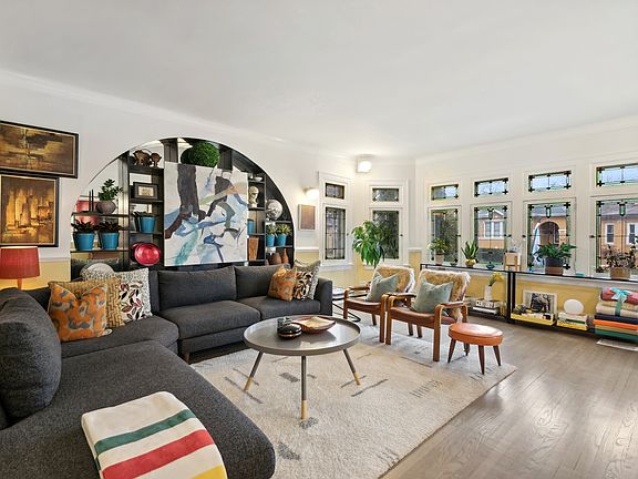 2nd image of 6018 N Maplewood Ave