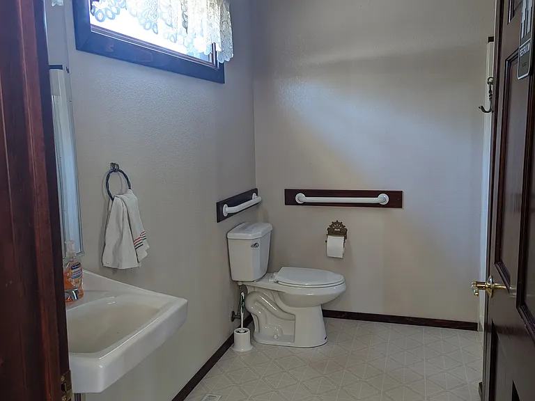 142 S Main St #B — Photo 7