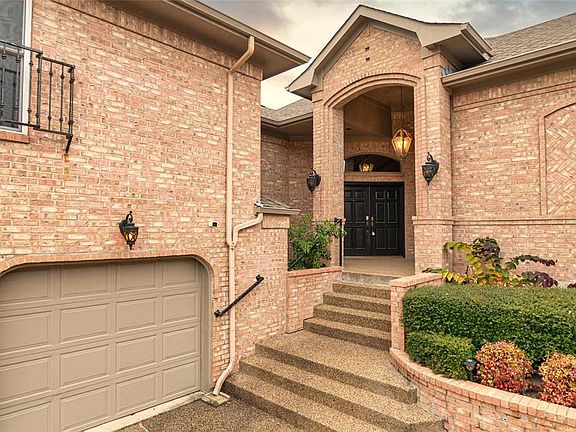 2nd image of 11 Winding Creek Trl