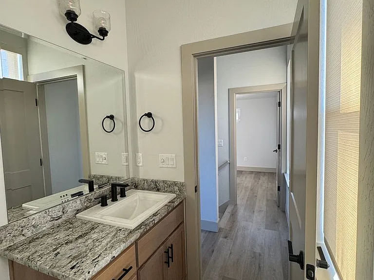 166 N Mountain Ave #A — Photo 19