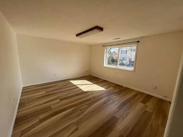 1004 SE 123rd Ave — Photo 6