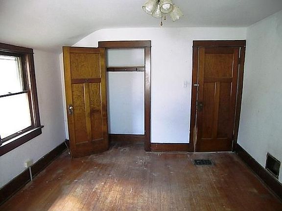 5th image of 1622 Meriline Ave
