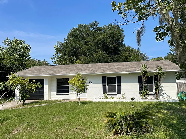 460 Oak Dr — Photo 1