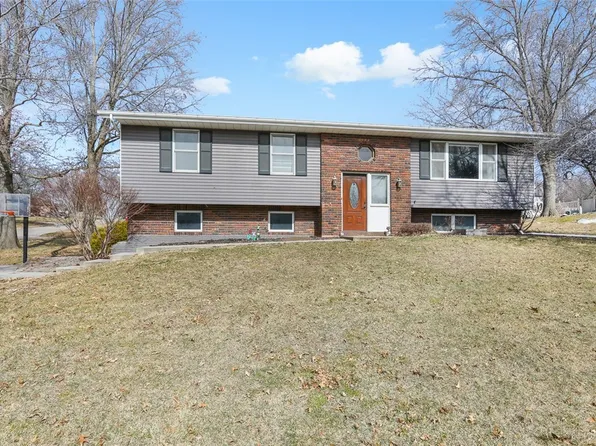 1020 Park Ln, Pella, IA 50219