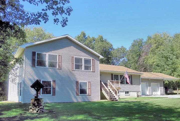 1st image of 11 Forest Brook Ln