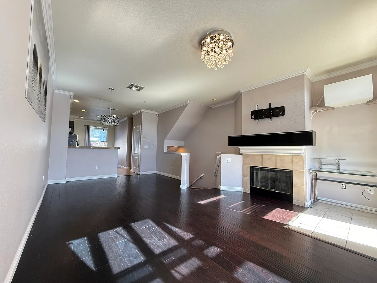 Building Photo - 656 Grand Ter