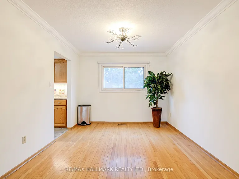 34 Harringay Cres — Photo 9