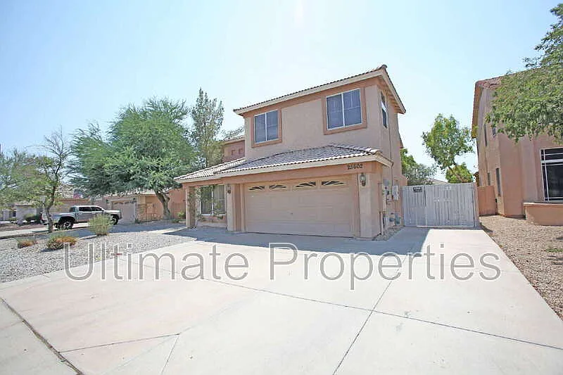 6 bed, 3.0 bath, 3570 sqft, $3,495 — Photo 2