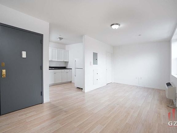 4th image of 1674 Park Ave APT 2B