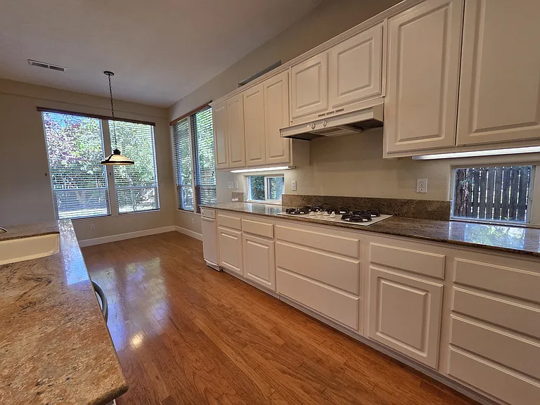 1406 Yukon St — Photo 18