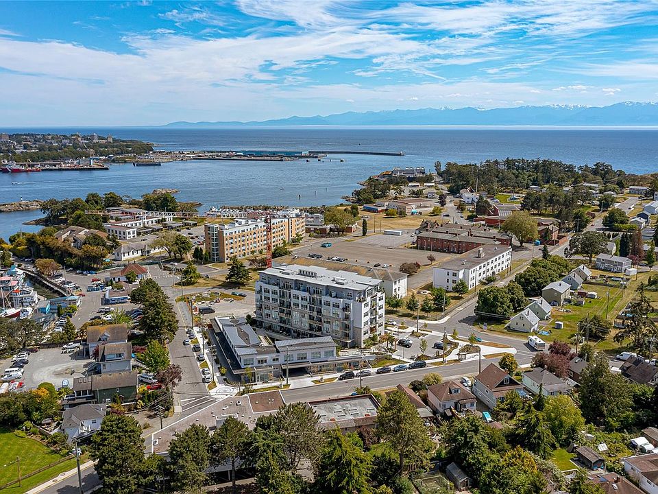 1st image of 916 Lyall St #206