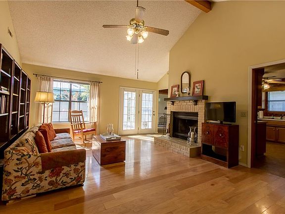 3rd image of 2443 E Magnolia Dr