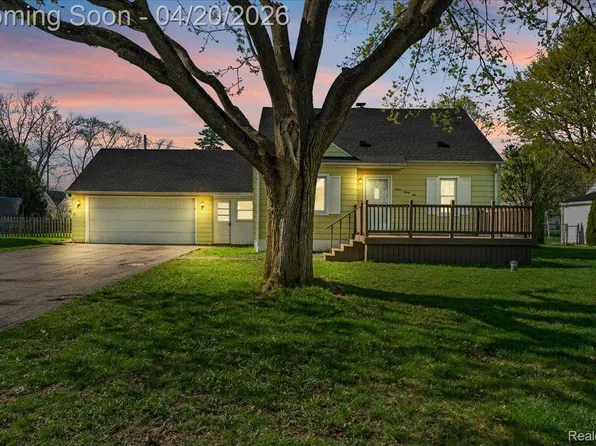 1232 Bel Air Dr, Flint, MI 48507