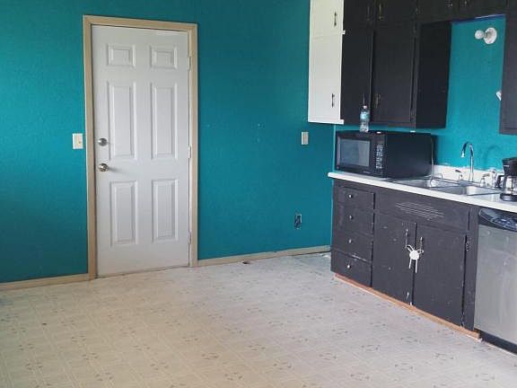 2nd image of 402 S Meredith Ave