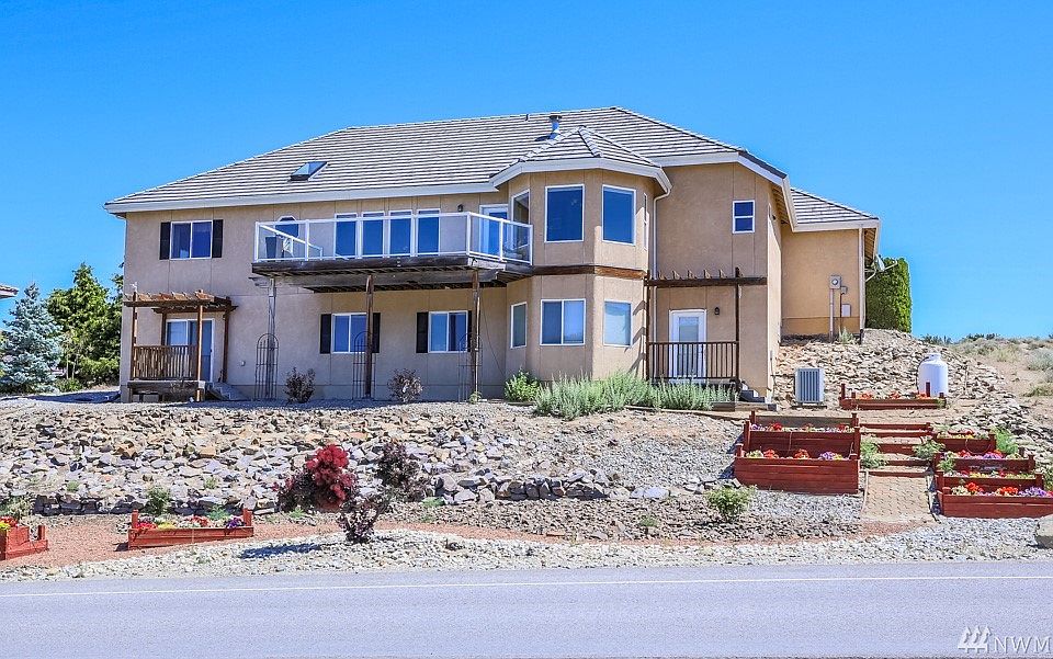 Welcome to 309 Desert View Place, Orondo WA