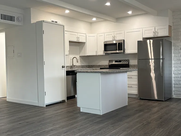 6565 N 17th Ave #14 — Photo 2