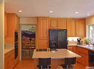 9274 Whittemore Dr, Elk Grove, CA 95624