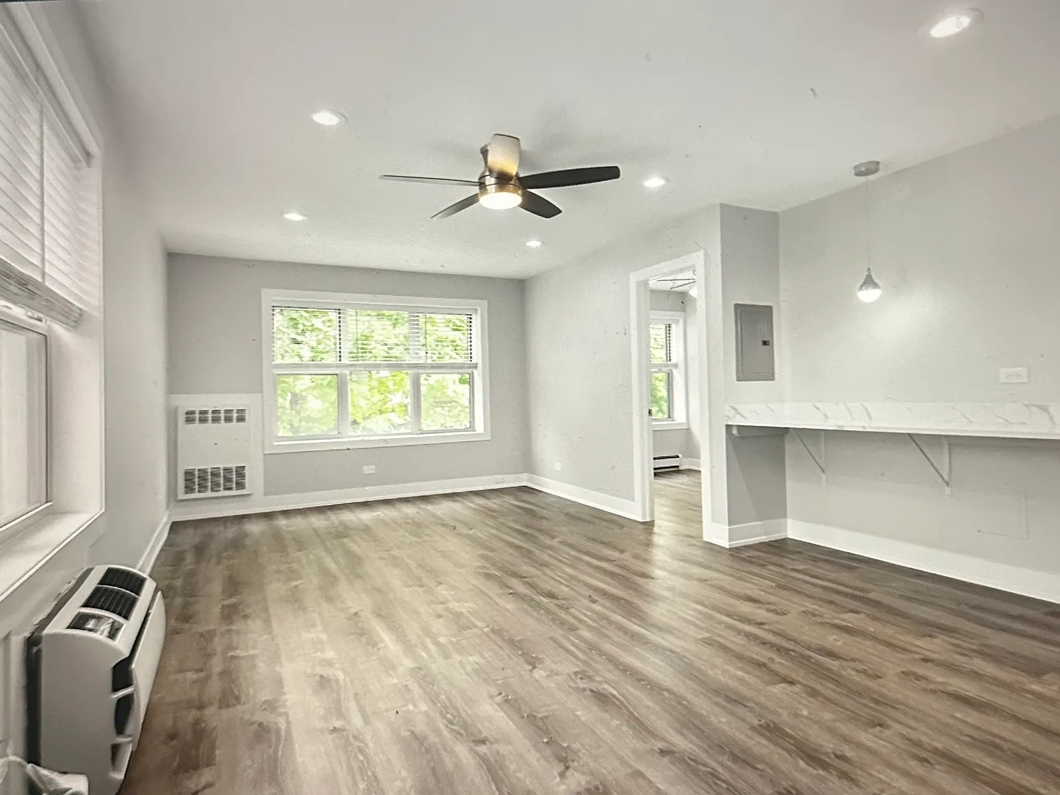 3 bed, 950 sqft, $2,750 — Photo 2