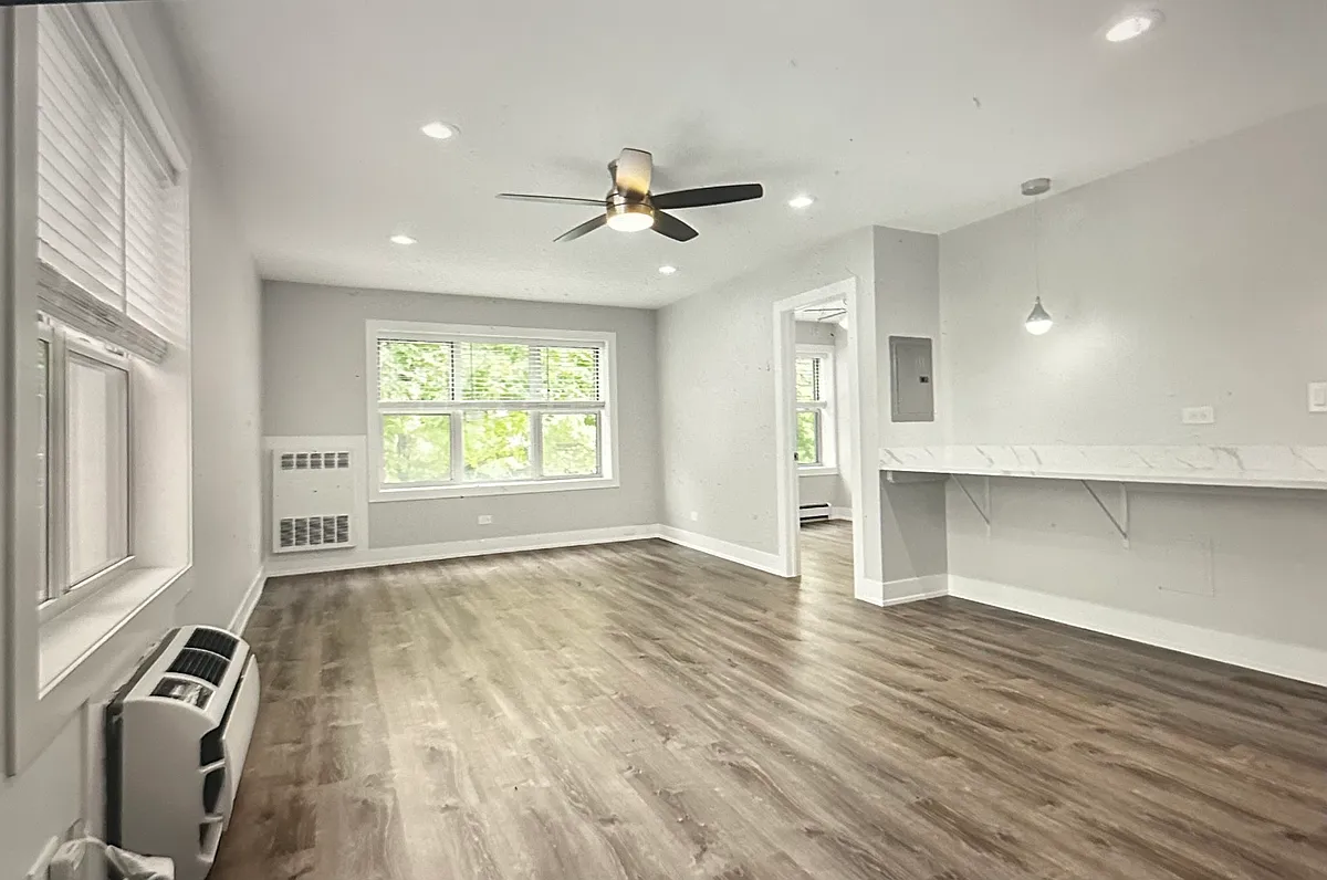 Building Photo - 1303 W Estes Ave #2W
