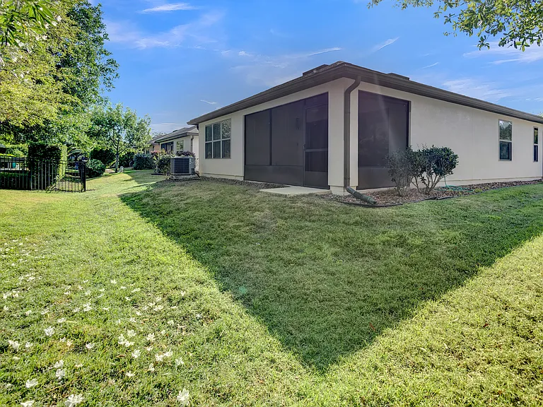 21 Cypress Bay Dr — Photo 32