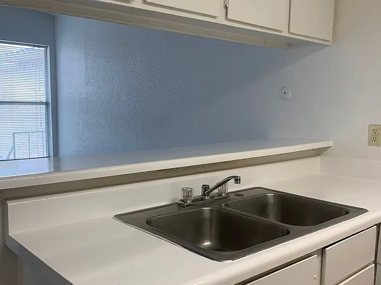 Emerald Cove Apartments — Photo 118