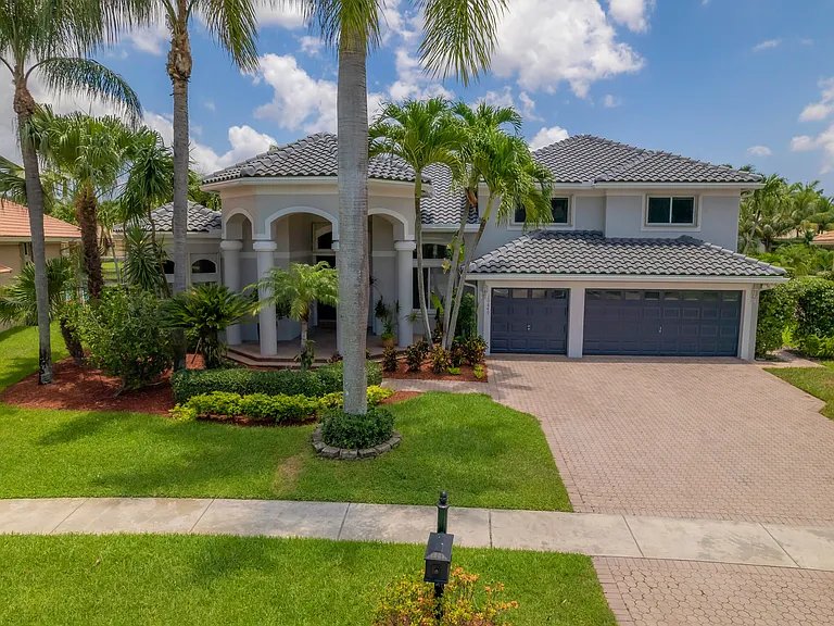 10849 Bal Harbor Dr — Photo 2