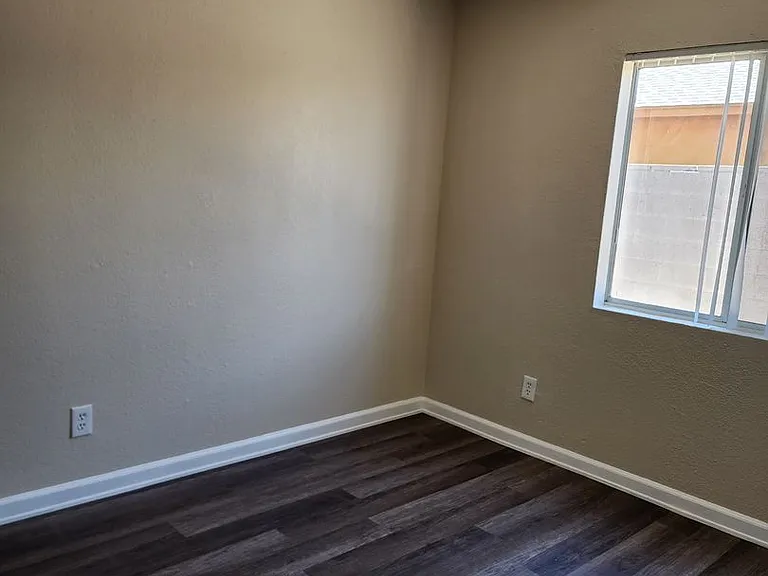1510 E Pierce St — Photo 5