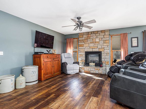 3rd image of 324 Diamond Oaks Dr